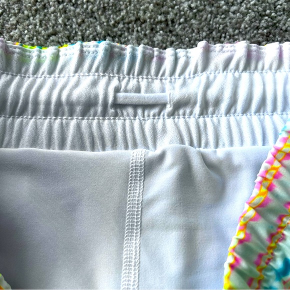 NWT Avia Women’s athletic shorts with built in bike shorts size medium (8-10) - Picture 5 of 6